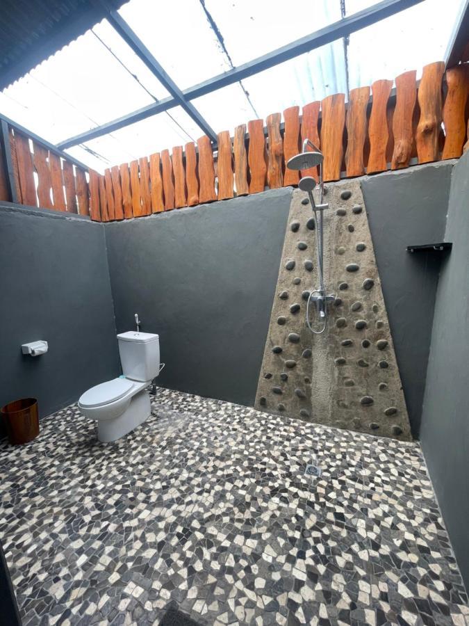 Supersuck Hotel Maluk Esterno foto